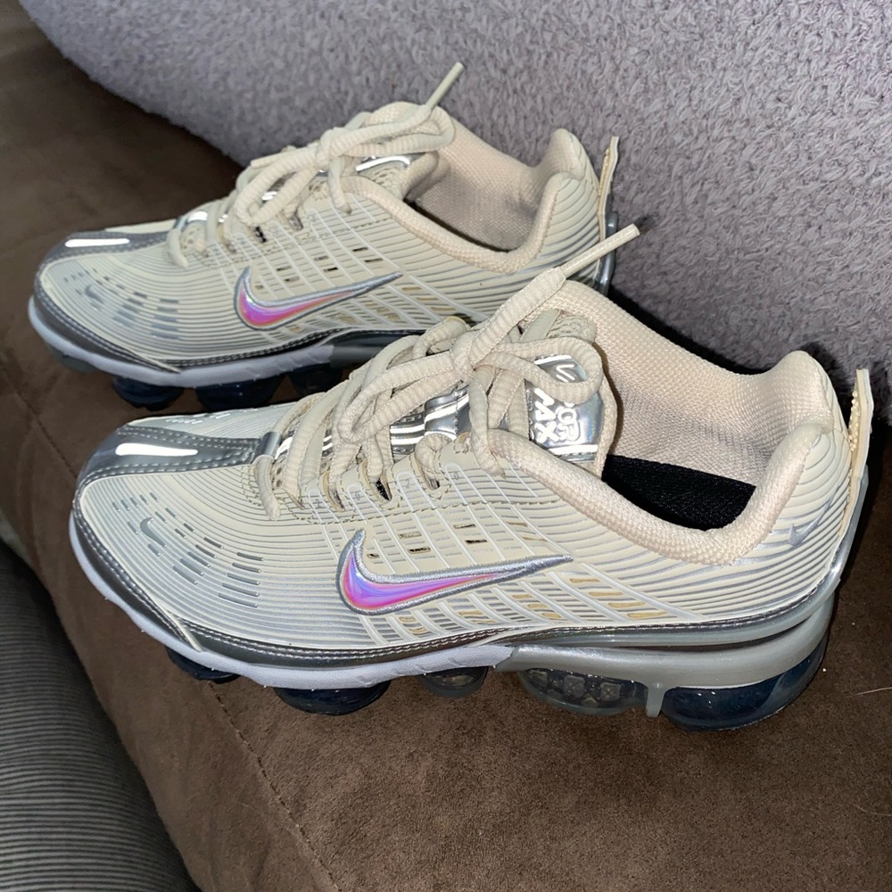 Nike Air VaporMax 360 Fossil/Metallic Silver/Black